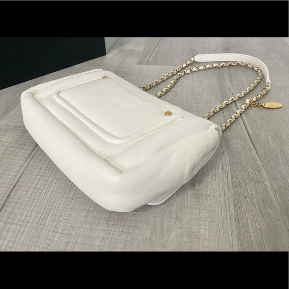 Rare❣️Chanel 2019 puffy flap chain crossbody bag - Picture 6 of 13